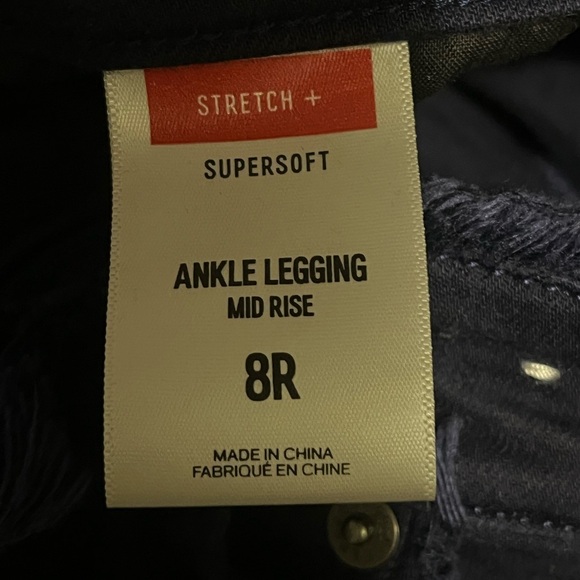 Express Mid Rise Dark Wash Raw Hem Skinny Jeans Sz 8 Women - Picture 5 of 11